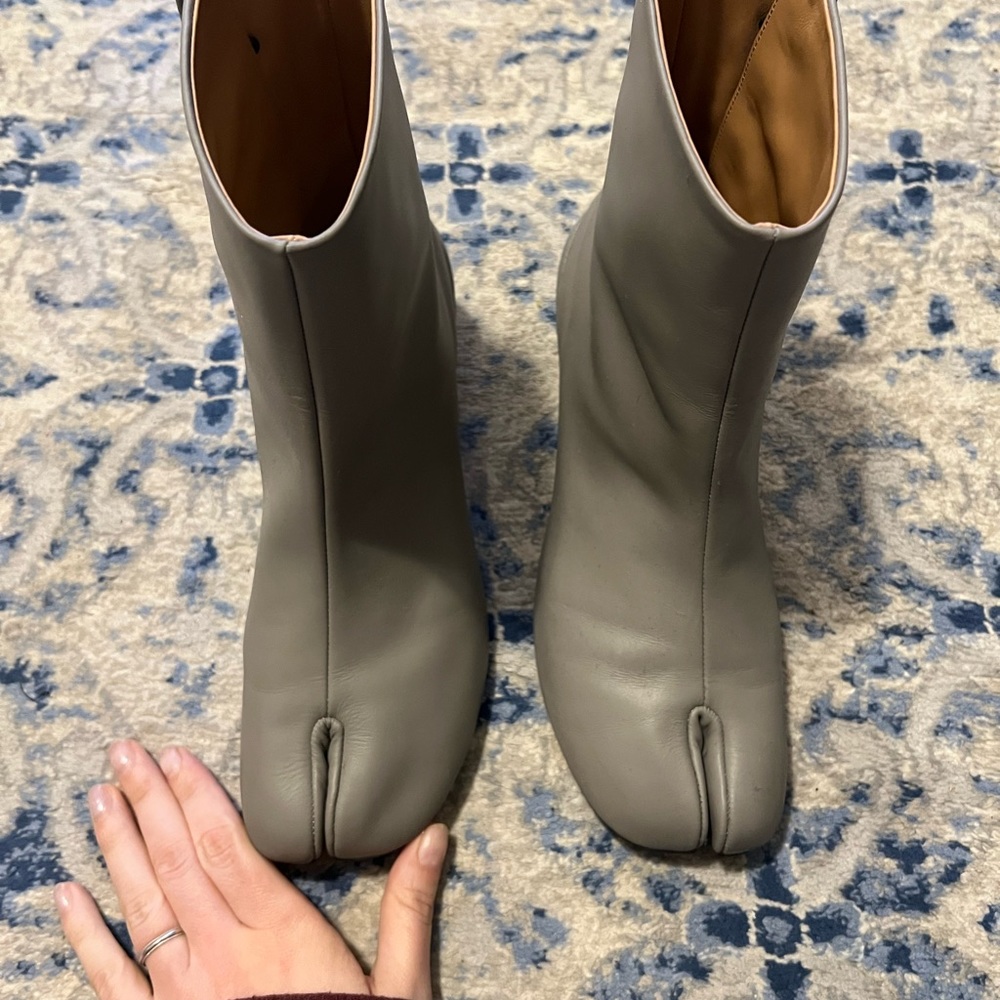 Amazing Margiela tabi boots low heel, in grey - Picture 7 of 7